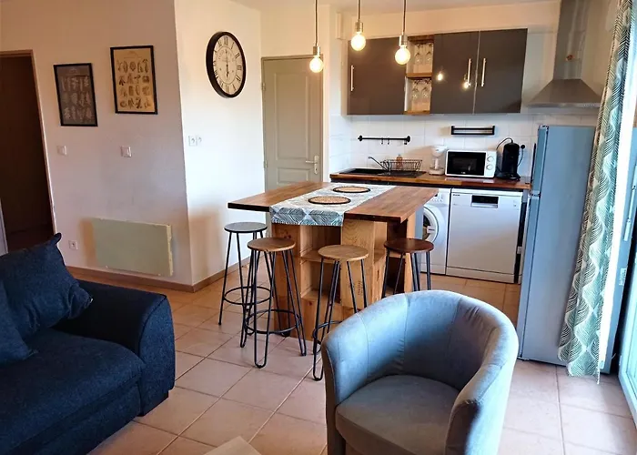 Appartement Proche Cite Medievale Et Centre Ville - Parking Prive